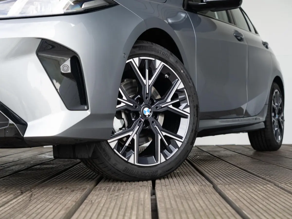 120 | M Sport Design | Achteruitrijcamera | Stoelverwarming | Driving Assistant | 18'' |