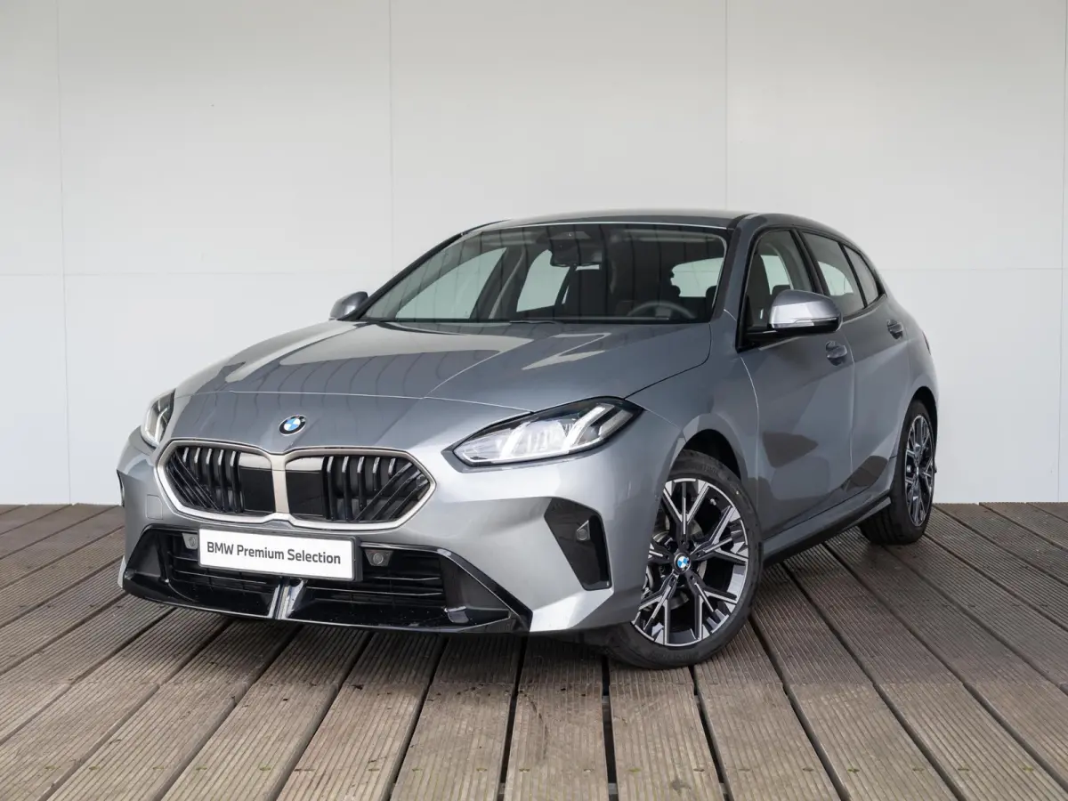 120 | M Sport Design | Achteruitrijcamera | Stoelverwarming | Driving Assistant | 18'' |