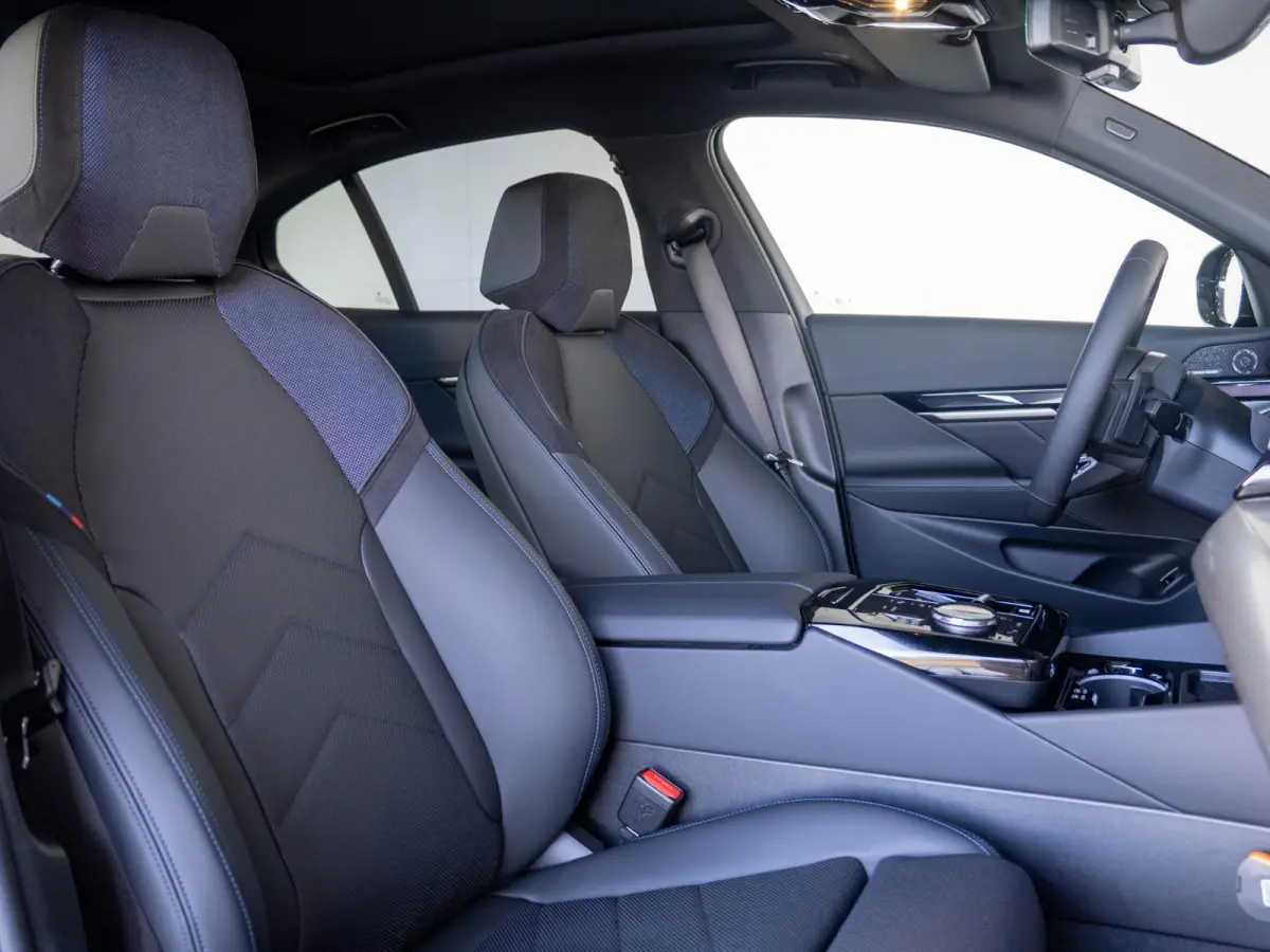 520i | M Sportpakket | Innovation Pack | Stuurwielrand verwarmd | Comfort Access | Panoramadak | Stoelverwarming | Harman-Kardon | Trekhaak