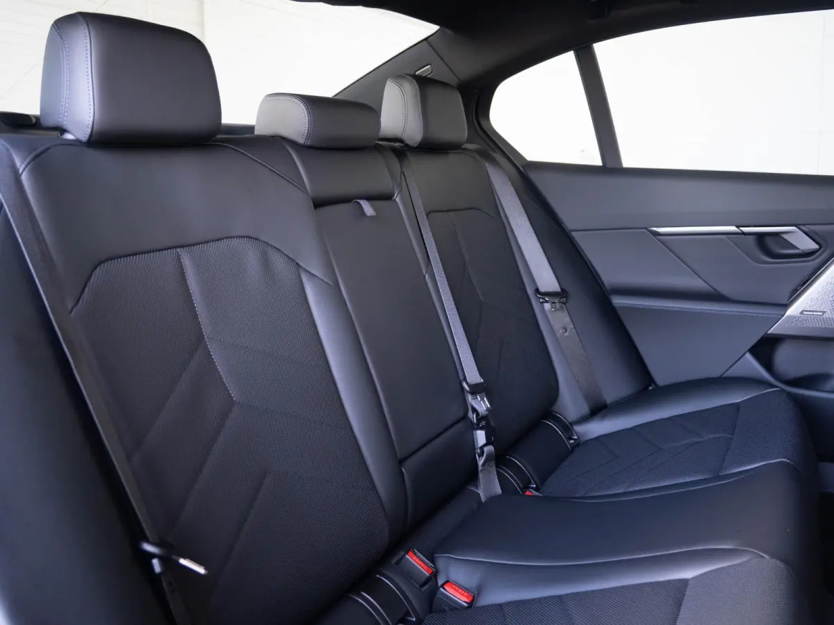 520i | M Sportpakket | Innovation Pack | Stuurwielrand verwarmd | Comfort Access | Panoramadak | Stoelverwarming | Harman-Kardon | Trekhaak