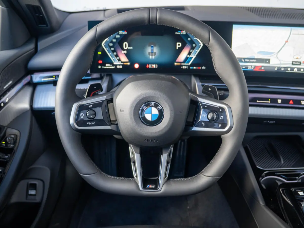 520i | M Sportpakket | Innovation Pack | Stuurwielrand verwarmd | Comfort Access | Panoramadak | Stoelverwarming | Harman-Kardon | Trekhaak
