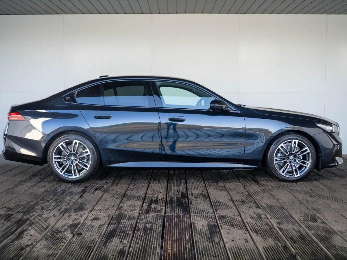 520i | M Sportpakket | Innovation Pack | Stuurwielrand verwarmd | Comfort Access | Panoramadak | Stoelverwarming | Harman-Kardon | Trekhaak
