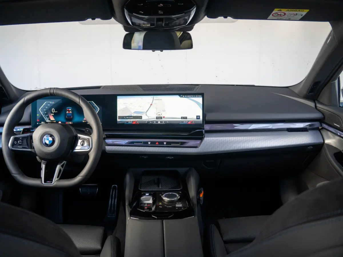 520i | M Sportpakket | Innovation Pack | Stuurwielrand verwarmd | Comfort Access | Panoramadak | Stoelverwarming | Harman-Kardon | Trekhaak