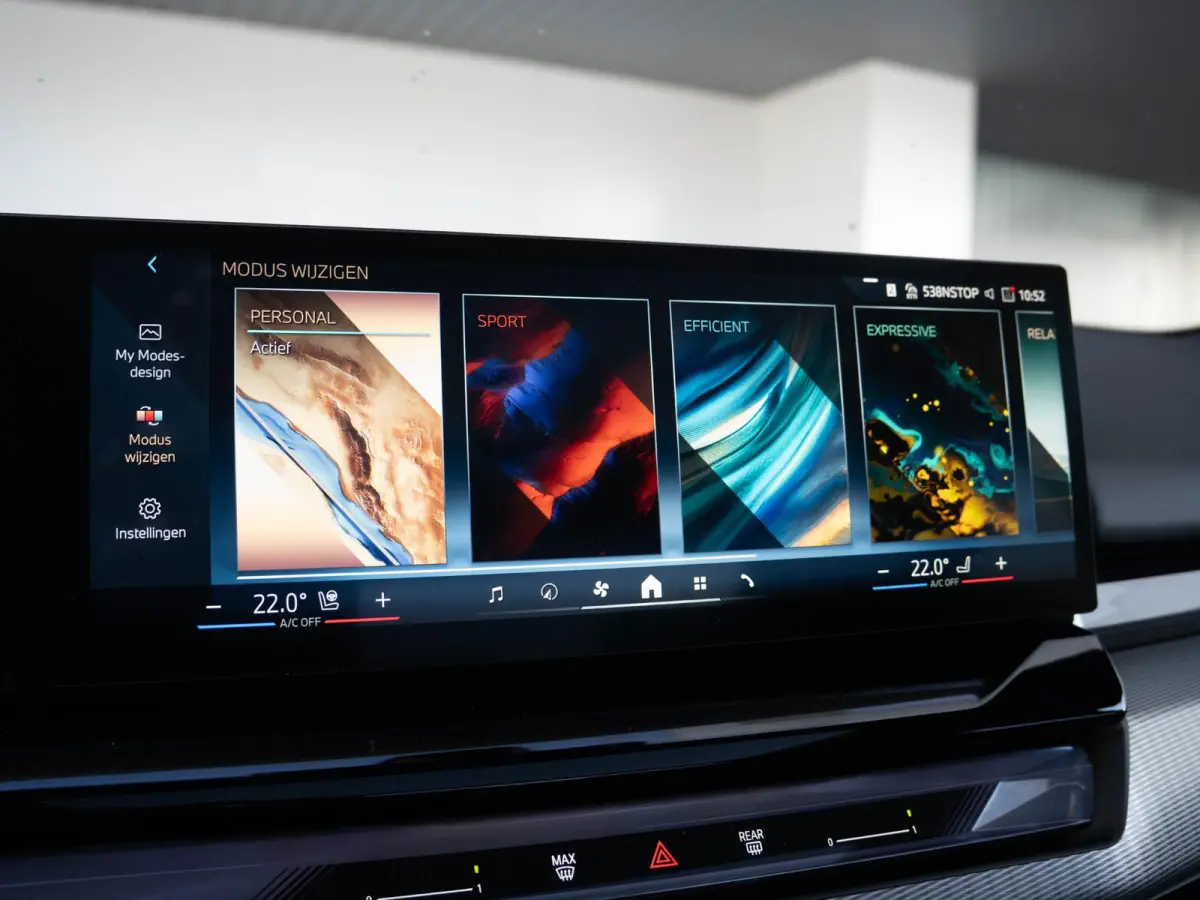 520i | M Sportpakket | Innovation Pack | Stuurwielrand verwarmd | Comfort Access | Panoramadak | Stoelverwarming | Harman-Kardon | Trekhaak