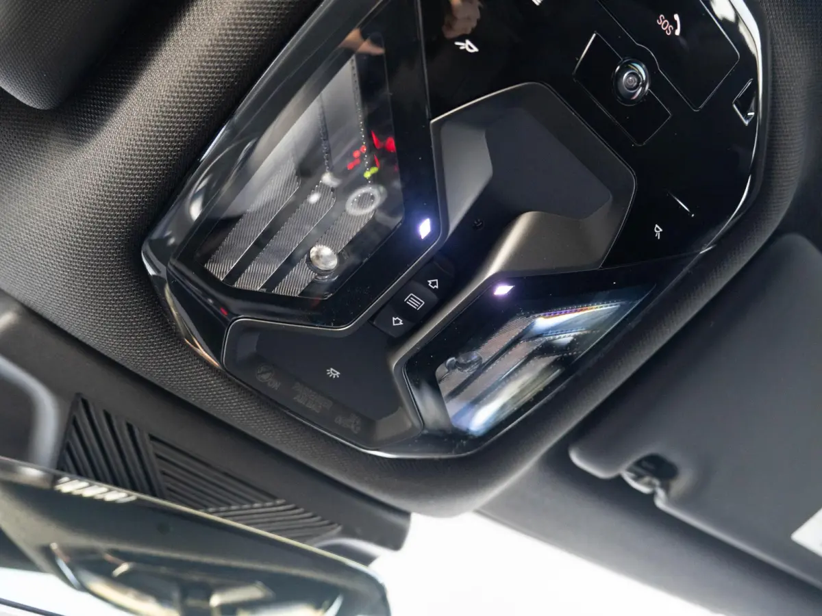 520i | M Sportpakket | Innovation Pack | Stuurwielrand verwarmd | Comfort Access | Panoramadak | Stoelverwarming | Harman-Kardon | Trekhaak