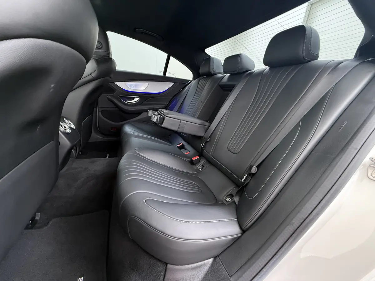 450 4Matic AMG // Burmester // 360 Camera // Dealer onderhouden // Sunroof // Trekhaak // 20 inch // Designo White // Distronic