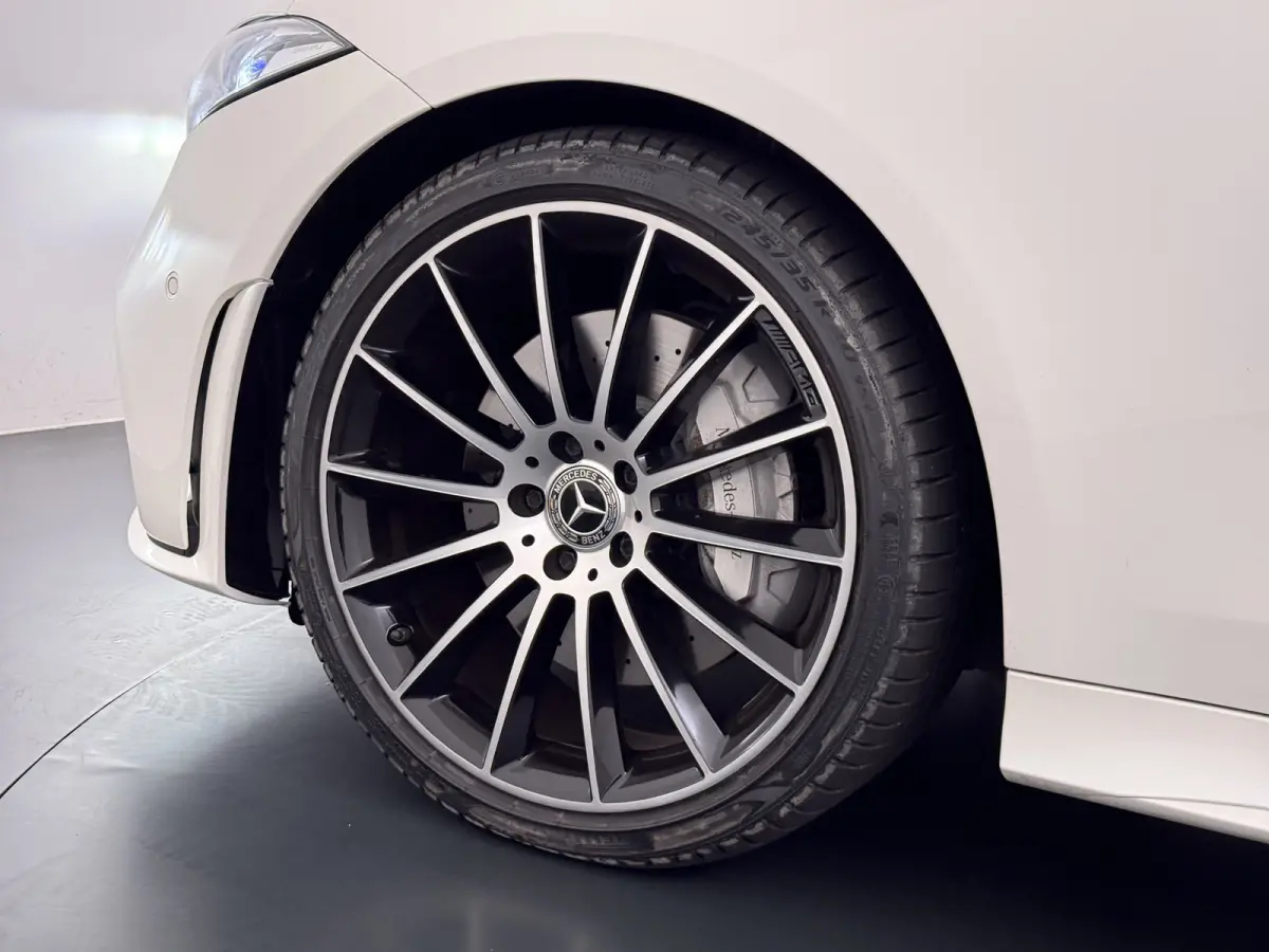 450 4Matic AMG // Burmester // 360 Camera // Dealer onderhouden // Sunroof // Trekhaak // 20 inch // Designo White // Distronic