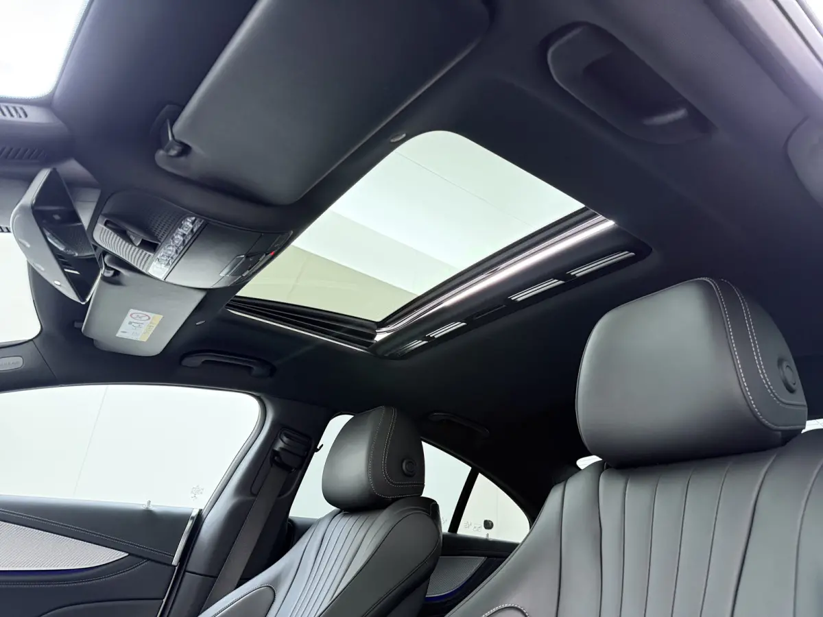 450 4Matic AMG // Burmester // 360 Camera // Dealer onderhouden // Sunroof // Trekhaak // 20 inch // Designo White // Distronic