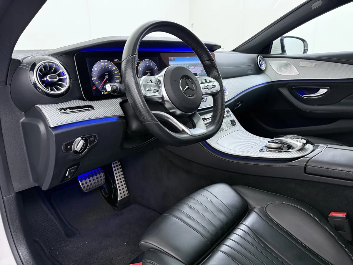 450 4Matic AMG // Burmester // 360 Camera // Dealer onderhouden // Sunroof // Trekhaak // 20 inch // Designo White // Distronic