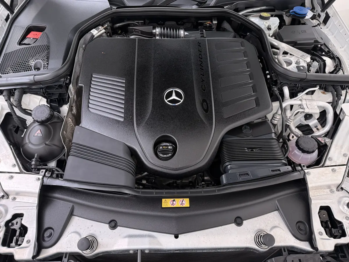 450 4Matic AMG // Burmester // 360 Camera // Dealer onderhouden // Sunroof // Trekhaak // 20 inch // Designo White // Distronic