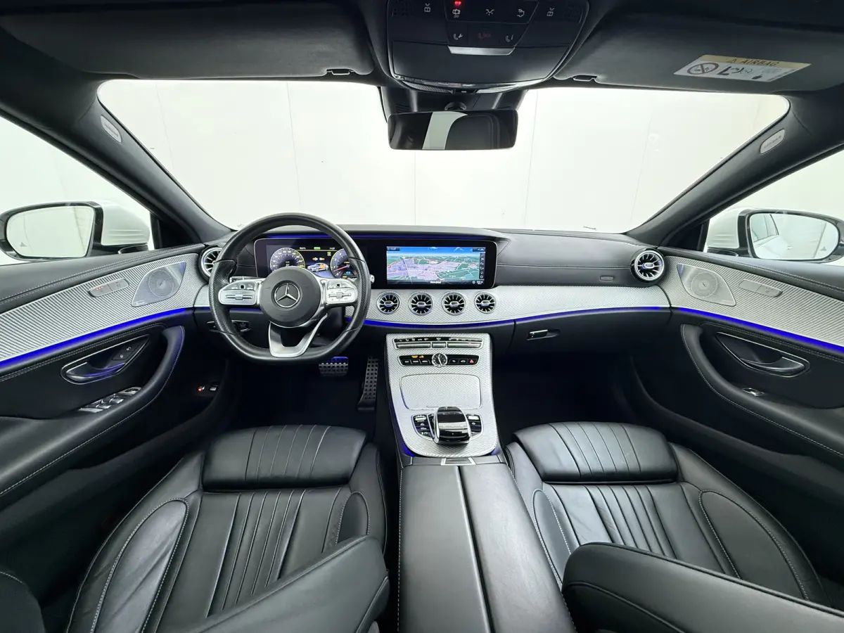 450 4Matic AMG // Burmester // 360 Camera // Dealer onderhouden // Sunroof // Trekhaak // 20 inch // Designo White // Distronic