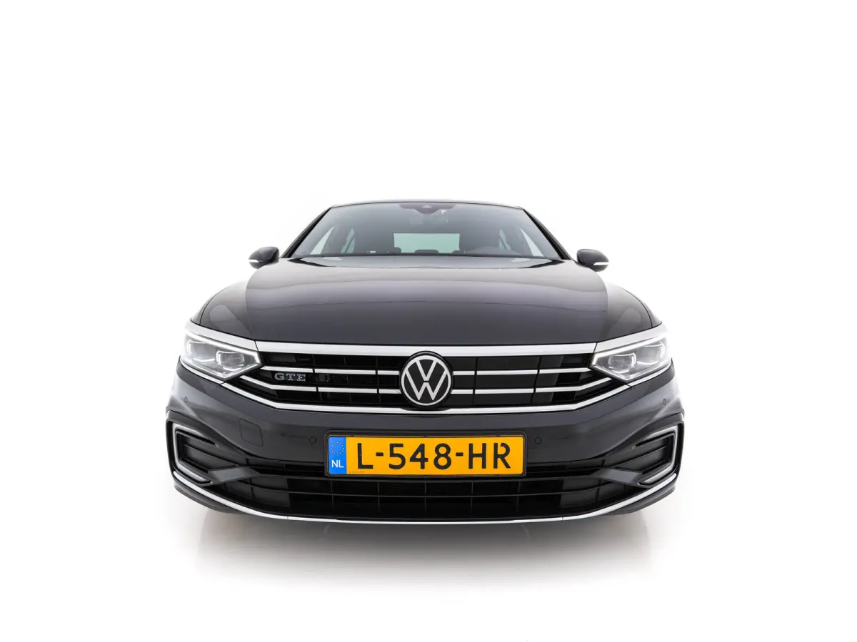 1.4 TSI GTE Business (Plug-In) (INCL-BTW) Aut. *FULL-LED | DIGI-COCKPIT | ADAPTIVE-CRUISE | NAVI-FULLMAP | KEYLESS | DAB+ | COMFORT-SEATS | SHIFTPADDLES | PRIVACY-GLASS | PDC | CAMERA | CARP
