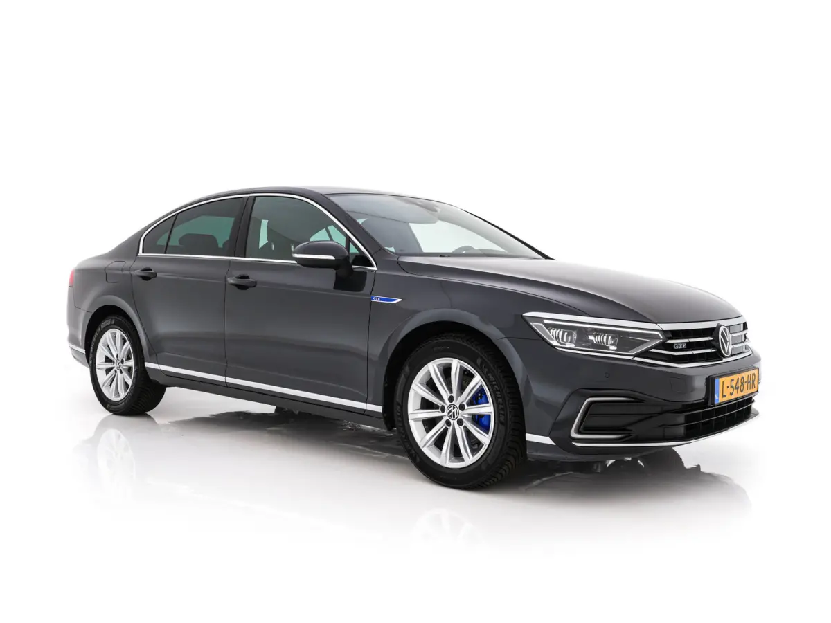 1.4 TSI GTE Business (Plug-In) (INCL-BTW) Aut. *FULL-LED | DIGI-COCKPIT | ADAPTIVE-CRUISE | NAVI-FULLMAP | KEYLESS | DAB+ | COMFORT-SEATS | SHIFTPADDLES | PRIVACY-GLASS | PDC | CAMERA | CARP