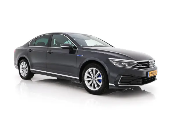 1.4 TSI GTE Business (Plug-In) (INCL-BTW) Aut. *FULL-LED | DIGI-COCKPIT | ADAPTIVE-CRUISE | NAVI-FULLMAP | KEYLESS | DAB+ | COMFORT-SEATS | SHIFTPADDLES | PRIVACY-GLASS | PDC | CAMERA | CARP