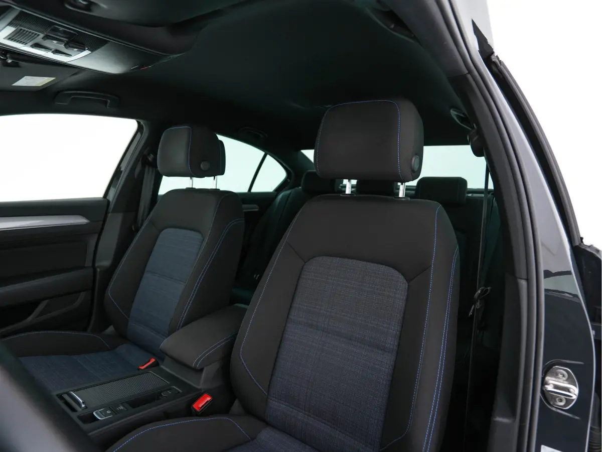1.4 TSI GTE Business (Plug-In) {SoH-96%} (INCL-BTW) Aut. *FULL-LED | DIGI-COCKPIT | ADAPTIVE-CRUISE | NAVI-FULLMAP | KEYLESS | DAB+ | COMFORT-SEATS | SHIFTPADDLES | PRIVACY-GLASS | PDC | CAM