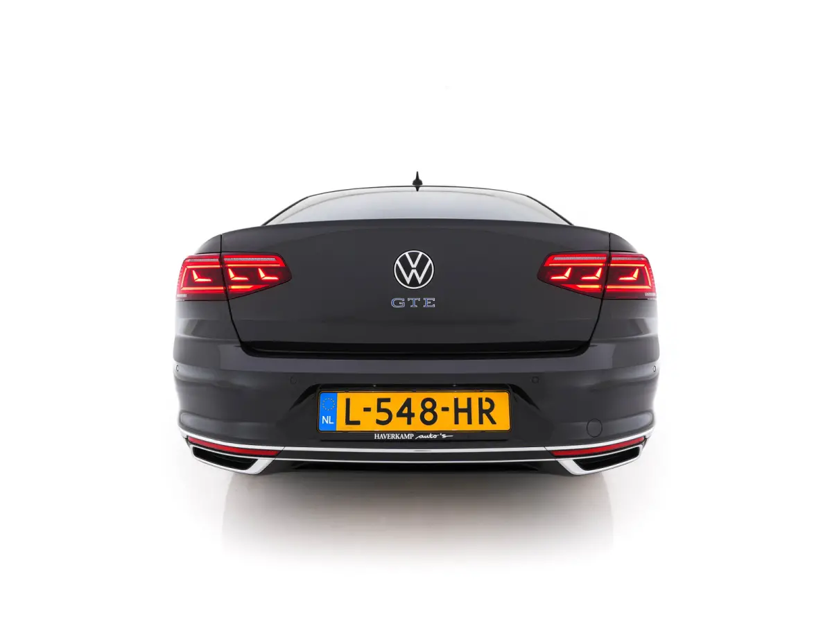 1.4 TSI GTE Business (Plug-In) (INCL-BTW) Aut. *FULL-LED | DIGI-COCKPIT | ADAPTIVE-CRUISE | NAVI-FULLMAP | KEYLESS | DAB+ | COMFORT-SEATS | SHIFTPADDLES | PRIVACY-GLASS | PDC | CAMERA | CARP