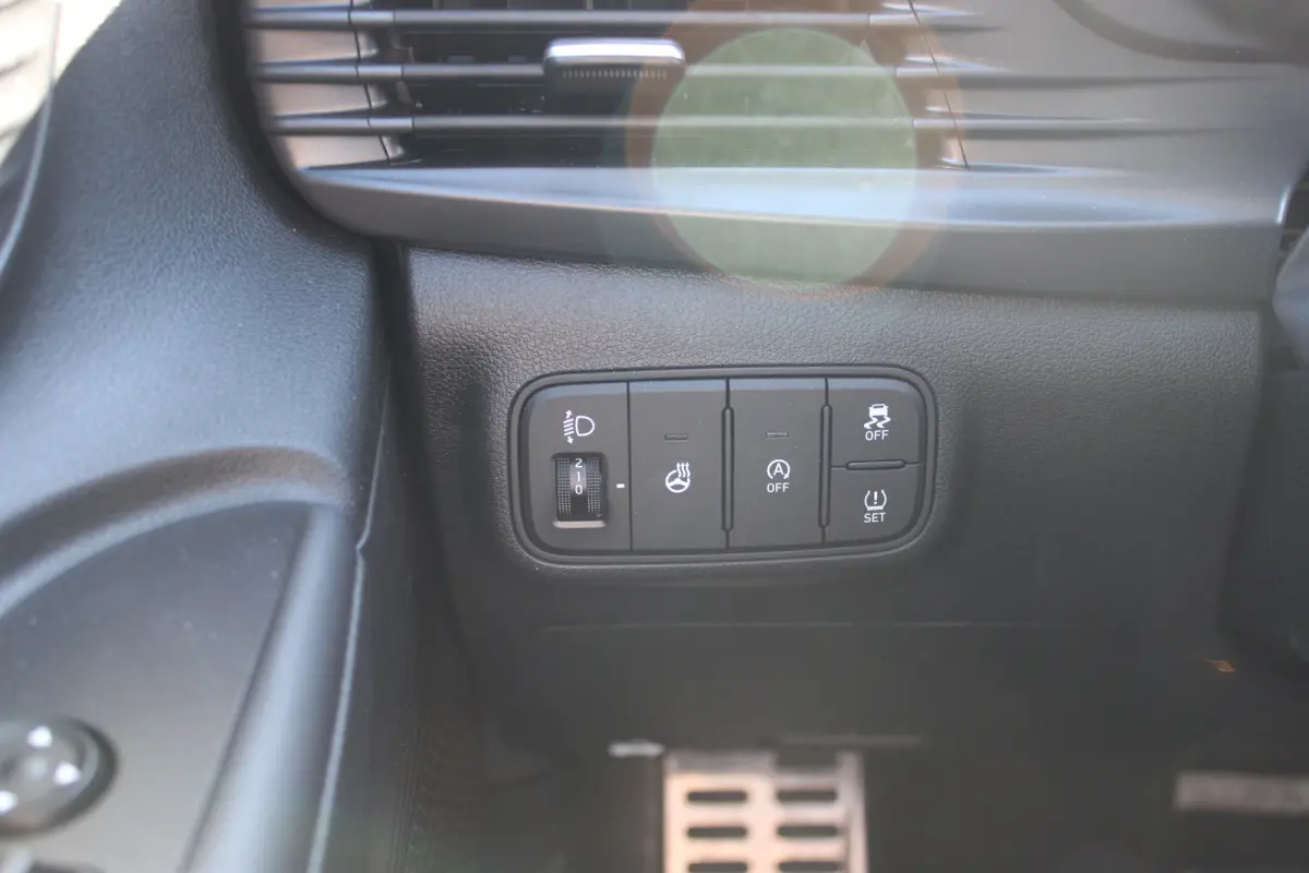 1.0 T-GDI Premium | Automaat | Parkeersensoren voor en achter | Achteruitrijcamera | | Achterbank in delen neerklapbaar | Achteruitrij assistent | Achteruitrijcamera