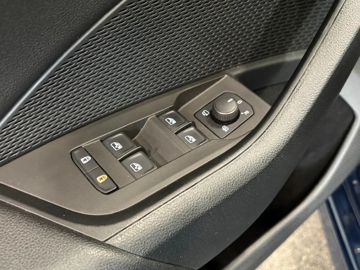 1.0 e-TSI Business Edition Navigatie Apple Carplay/Android Auto Parkeersensoren Adaptive Cruise Control Virtual Cockpit Full Led Climate Control Lichtmetalen velgen