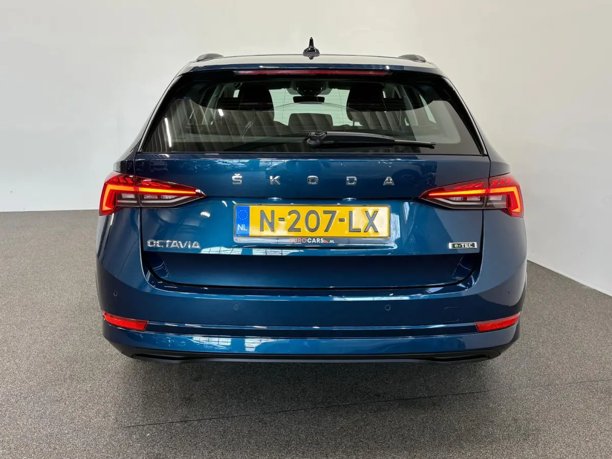 1.0 e-TSI Business Edition Navigatie Apple Carplay/Android Auto Parkeersensoren Adaptive Cruise Control Virtual Cockpit Full Led Climate Control Lichtmetalen velgen