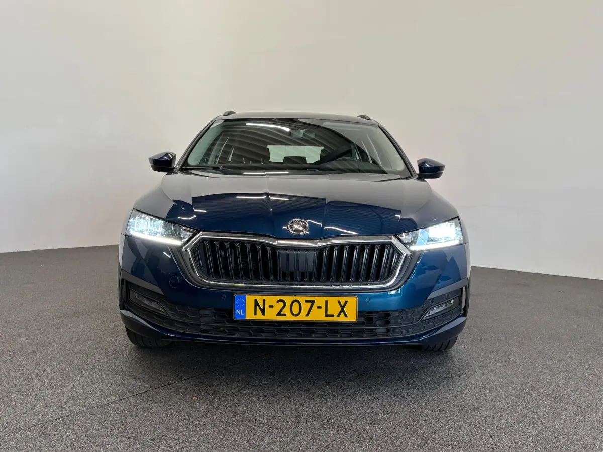 1.0 e-TSI Business Edition Navigatie Apple Carplay/Android Auto Parkeersensoren Adaptive Cruise Control Virtual Cockpit Full Led Climate Control Lichtmetalen velgen