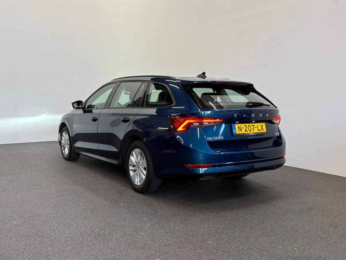 1.0 e-TSI Business Edition Navigatie Apple Carplay/Android Auto Parkeersensoren Adaptive Cruise Control Virtual Cockpit Full Led Climate Control Lichtmetalen velgen