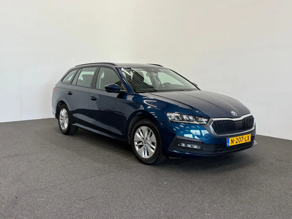 1.0 e-TSI Business Edition Navigatie Apple Carplay/Android Auto Parkeersensoren Adaptive Cruise Control Virtual Cockpit Full Led Climate Control Lichtmetalen velgen