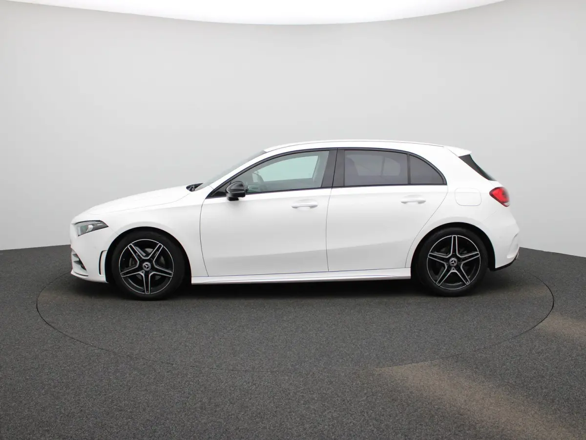 180 Business Solution AMG | Automaat | Navigatie | Sfeerverlichting | Achteruitrijcamera | Stoelverwarming | Wide Screen Virtual Cockpit | Cruise Control | Climate Control | Parkeersensoren 