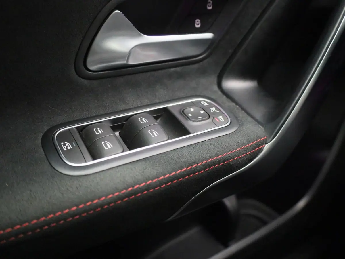 180 Business Solution AMG | Automaat | Navigatie | Sfeerverlichting | Achteruitrijcamera | Stoelverwarming | Wide Screen Virtual Cockpit | Cruise Control | Climate Control | Parkeersensoren 