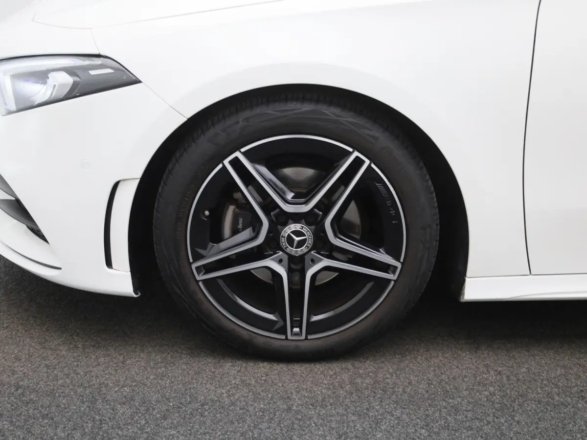 180 Business Solution AMG | Automaat | Navigatie | Sfeerverlichting | Achteruitrijcamera | Stoelverwarming | Wide Screen Virtual Cockpit | Cruise Control | Climate Control | Parkeersensoren 