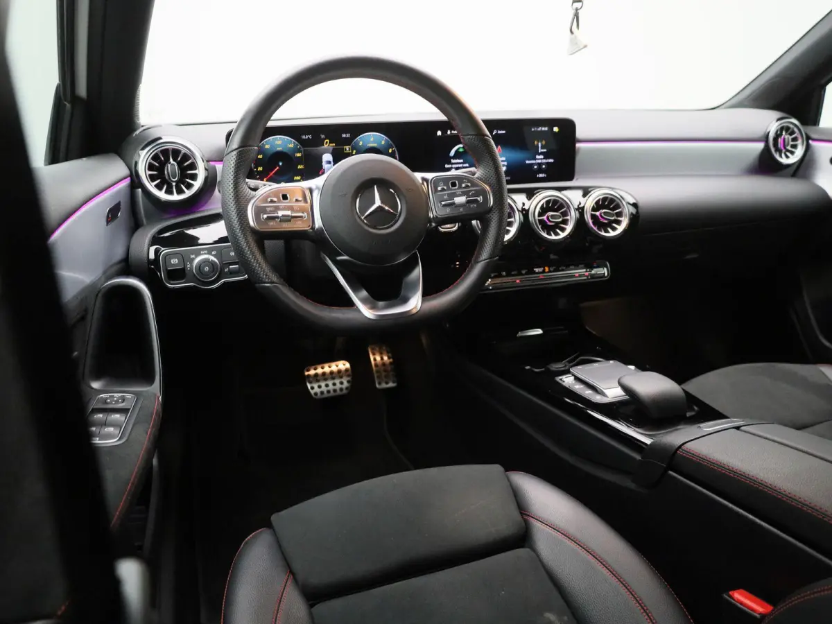 180 Business Solution AMG | Automaat | Navigatie | Sfeerverlichting | Achteruitrijcamera | Stoelverwarming | Wide Screen Virtual Cockpit | Cruise Control | Climate Control | Parkeersensoren 