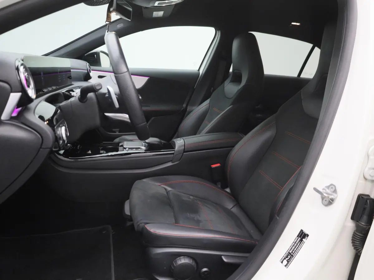 180 Business Solution AMG | Automaat | Navigatie | Sfeerverlichting | Achteruitrijcamera | Stoelverwarming | Wide Screen Virtual Cockpit | Cruise Control | Climate Control | Parkeersensoren 