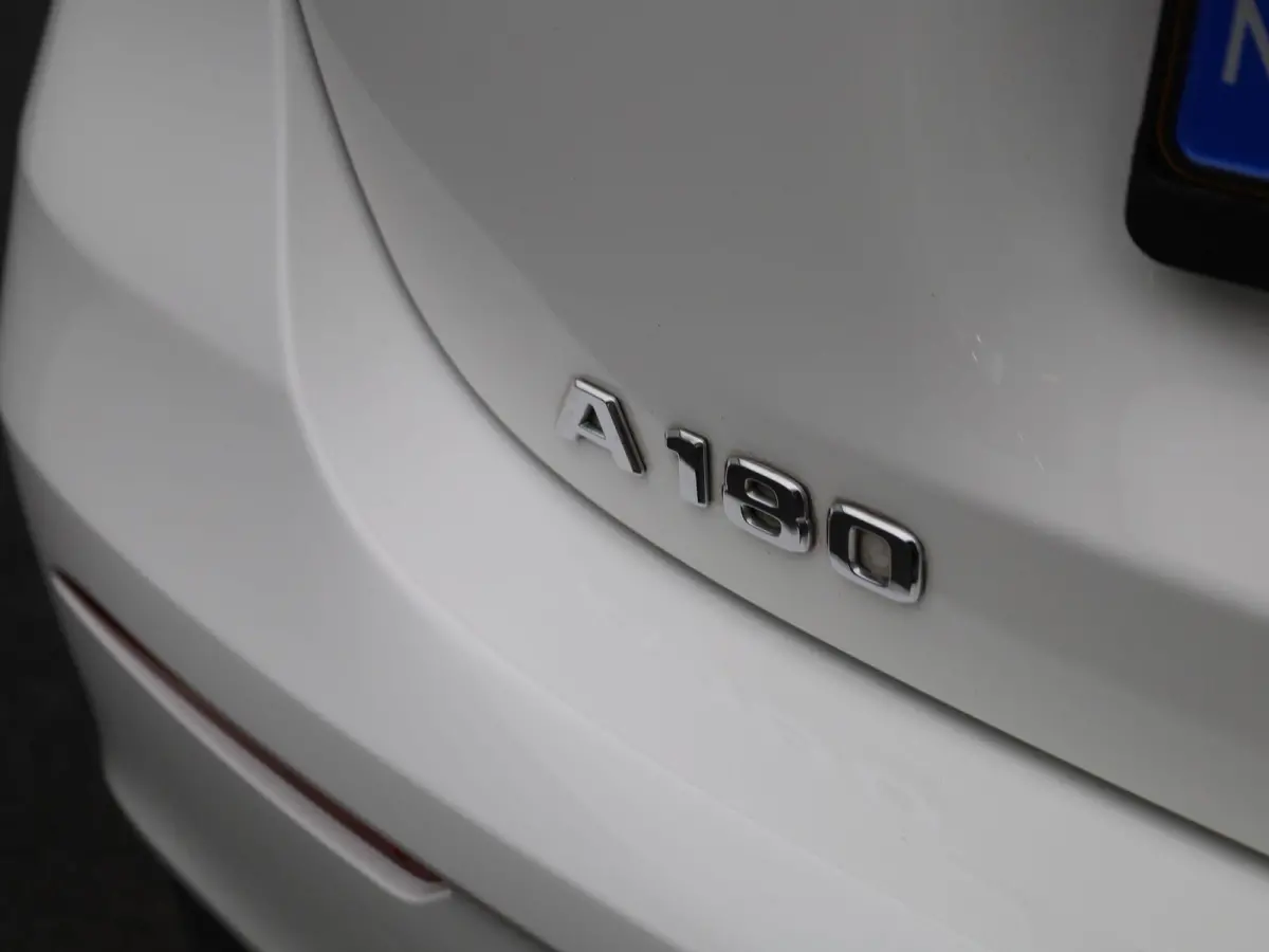 180 Business Solution AMG | Automaat | Navigatie | Sfeerverlichting | Achteruitrijcamera | Stoelverwarming | Wide Screen Virtual Cockpit | Cruise Control | Climate Control | Parkeersensoren 