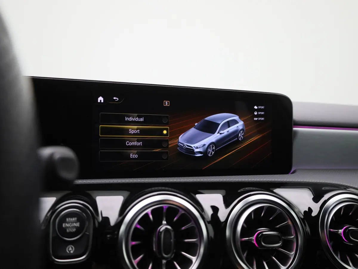 180 Business Solution AMG | Automaat | Navigatie | Sfeerverlichting | Achteruitrijcamera | Stoelverwarming | Wide Screen Virtual Cockpit | Cruise Control | Climate Control | Parkeersensoren 
