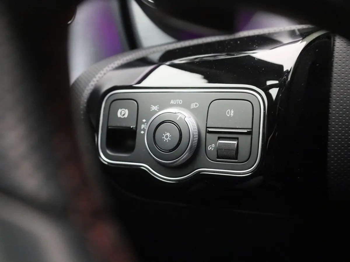 180 Business Solution AMG | Automaat | Navigatie | Sfeerverlichting | Achteruitrijcamera | Stoelverwarming | Wide Screen Virtual Cockpit | Cruise Control | Climate Control | Parkeersensoren 