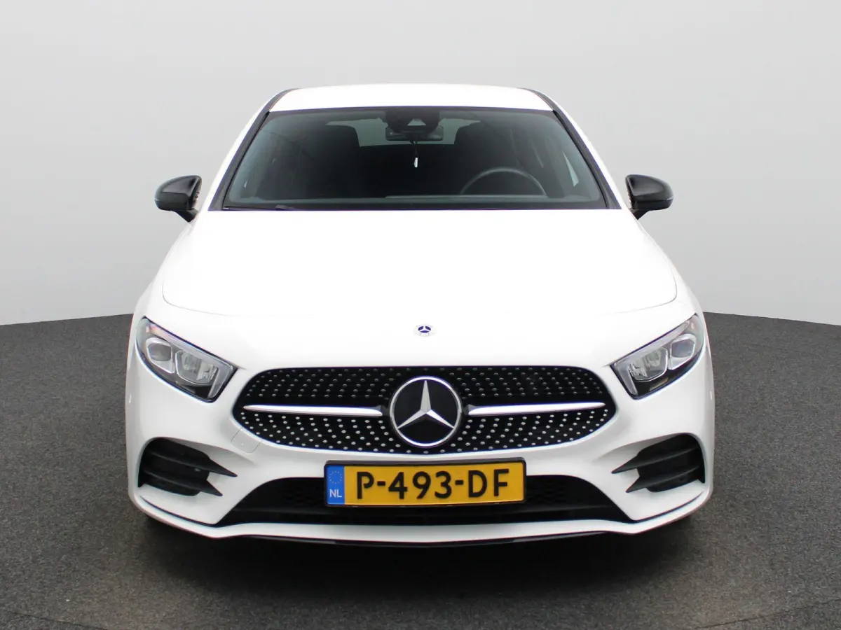 180 Business Solution AMG | Automaat | Navigatie | Sfeerverlichting | Achteruitrijcamera | Stoelverwarming | Wide Screen Virtual Cockpit | Cruise Control | Climate Control | Parkeersensoren 