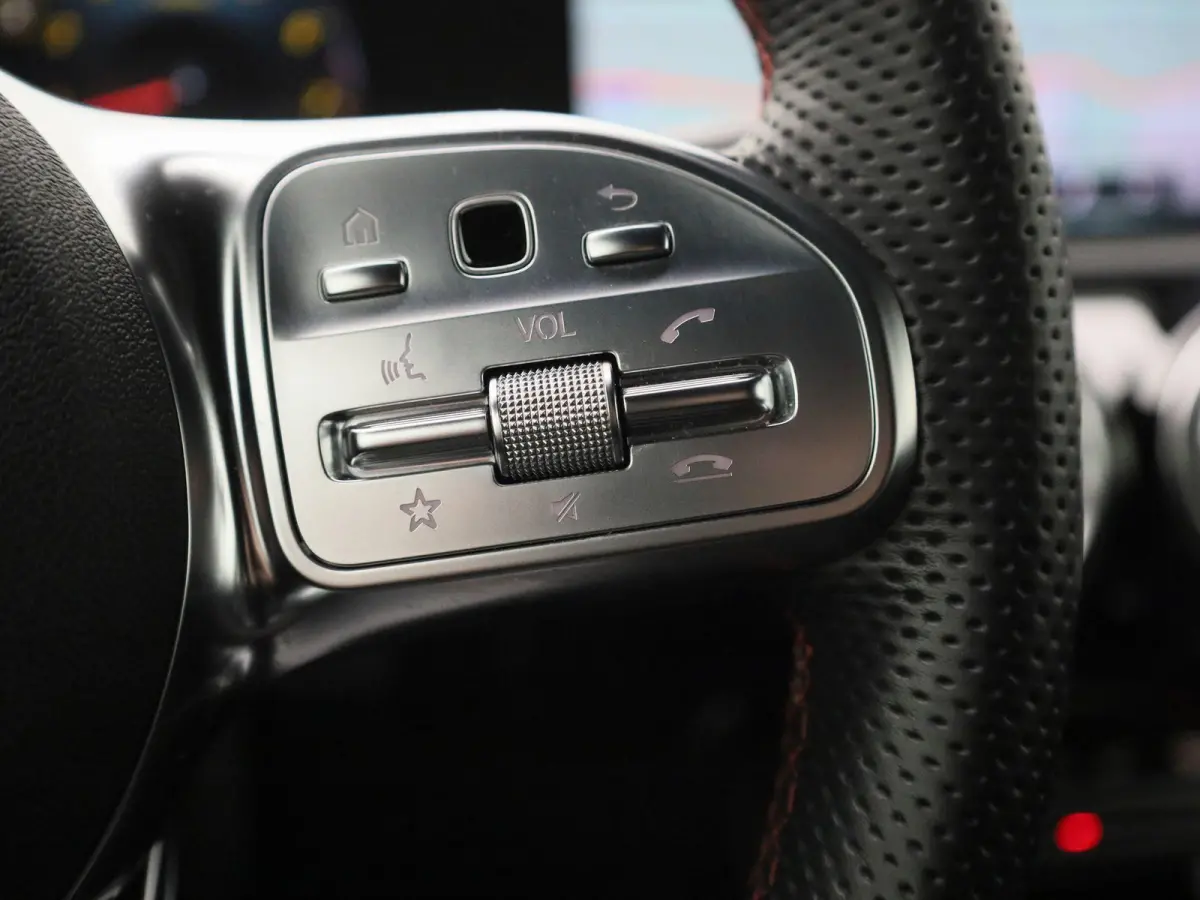 180 Business Solution AMG | Automaat | Navigatie | Sfeerverlichting | Achteruitrijcamera | Stoelverwarming | Wide Screen Virtual Cockpit | Cruise Control | Climate Control | Parkeersensoren 
