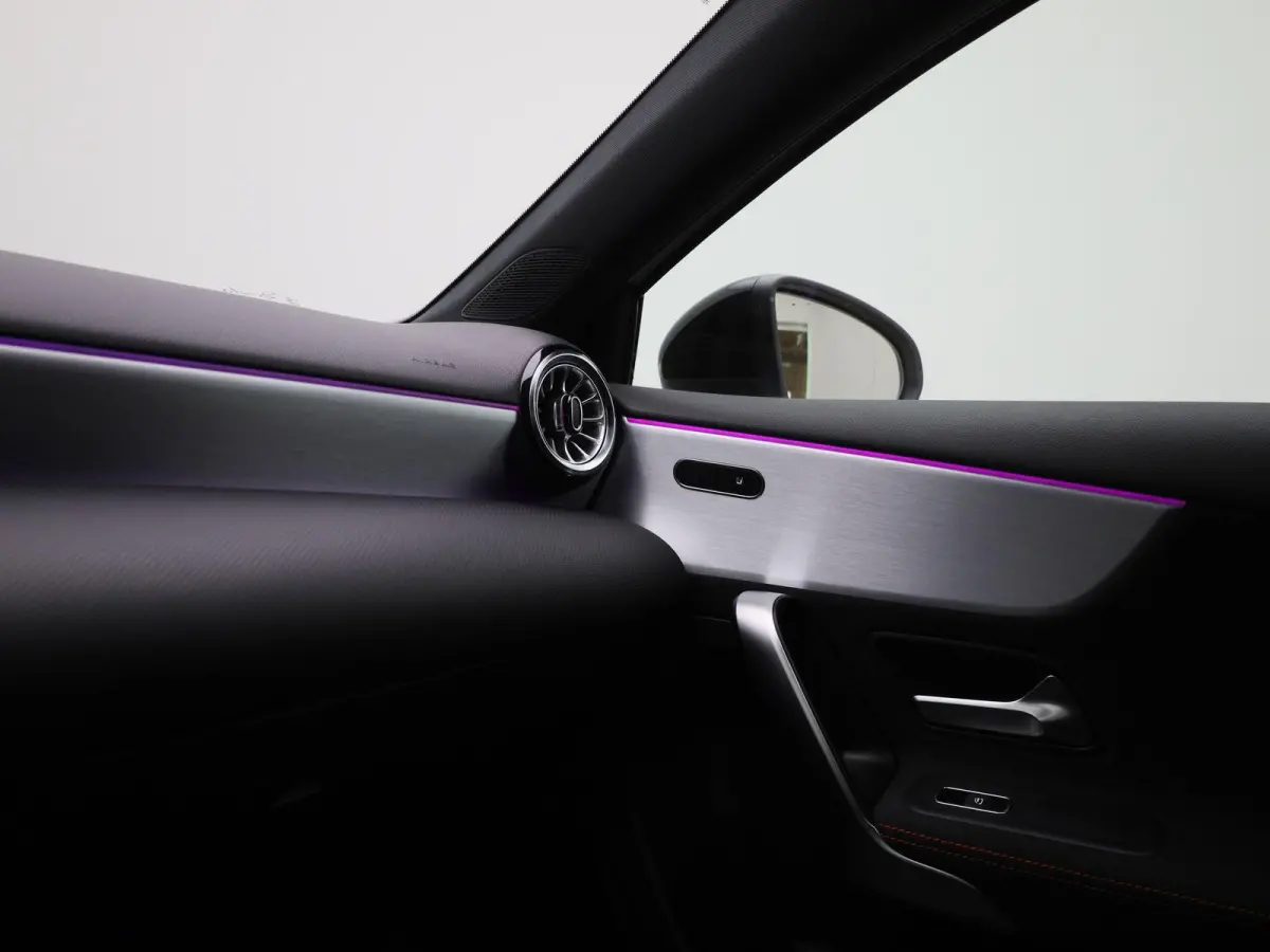 180 Business Solution AMG | Automaat | Navigatie | Sfeerverlichting | Achteruitrijcamera | Stoelverwarming | Wide Screen Virtual Cockpit | Cruise Control | Climate Control | Parkeersensoren 