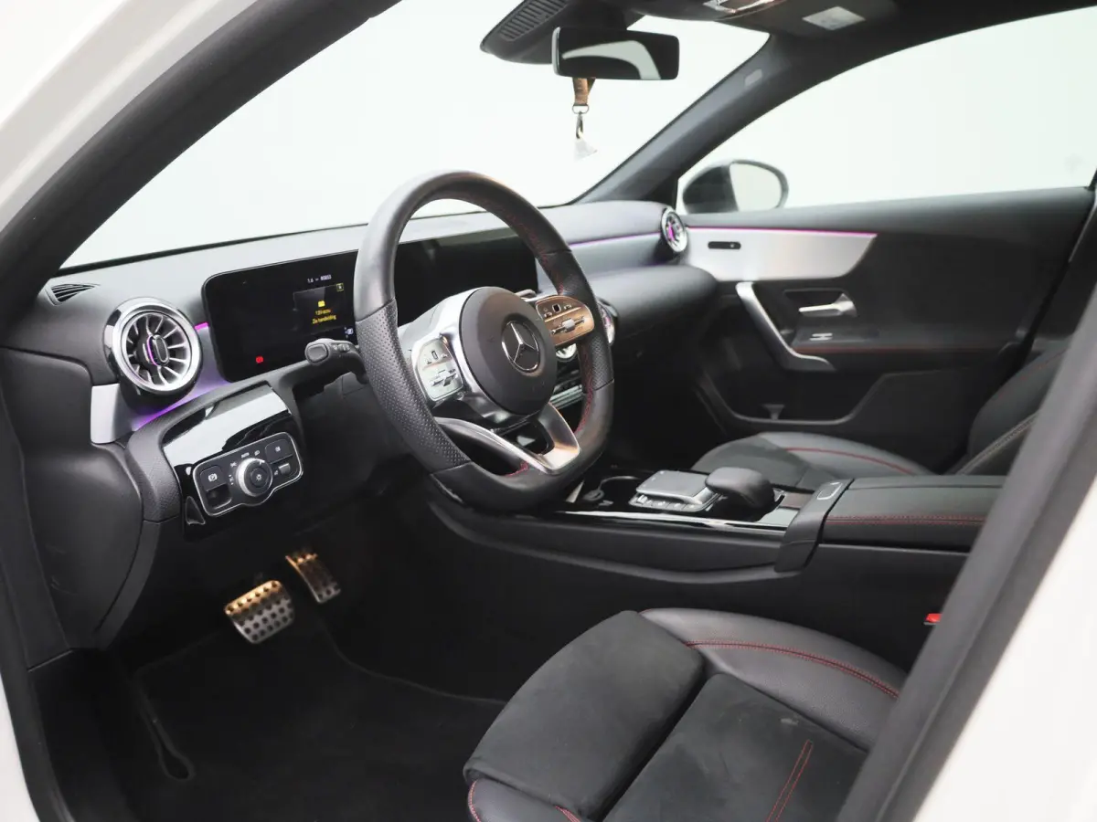 180 Business Solution AMG | Automaat | Navigatie | Sfeerverlichting | Achteruitrijcamera | Stoelverwarming | Wide Screen Virtual Cockpit | Cruise Control | Climate Control | Parkeersensoren 