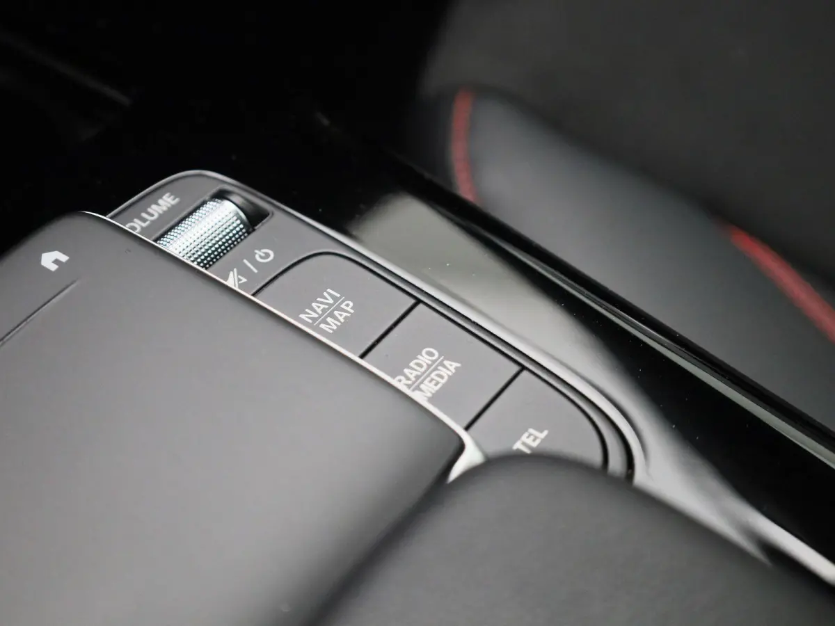 180 Business Solution AMG | Automaat | Navigatie | Sfeerverlichting | Achteruitrijcamera | Stoelverwarming | Wide Screen Virtual Cockpit | Cruise Control | Climate Control | Parkeersensoren 