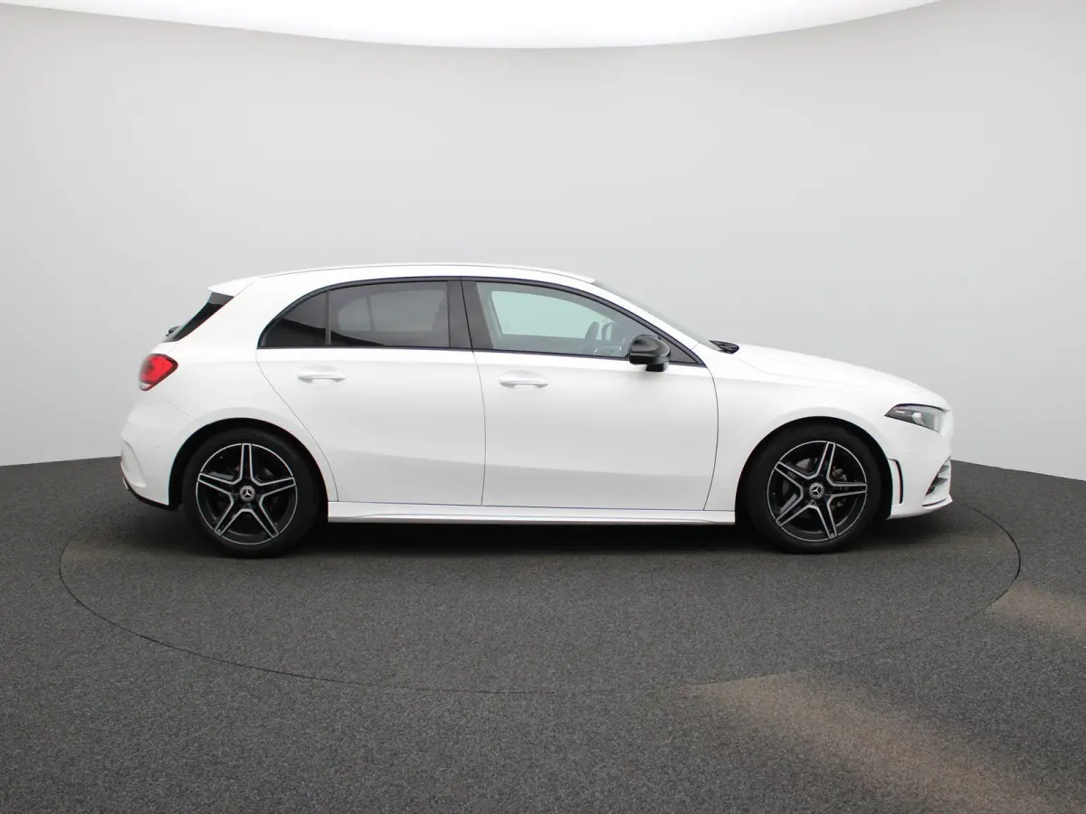 180 Business Solution AMG | Automaat | Navigatie | Sfeerverlichting | Achteruitrijcamera | Stoelverwarming | Wide Screen Virtual Cockpit | Cruise Control | Climate Control | Parkeersensoren 