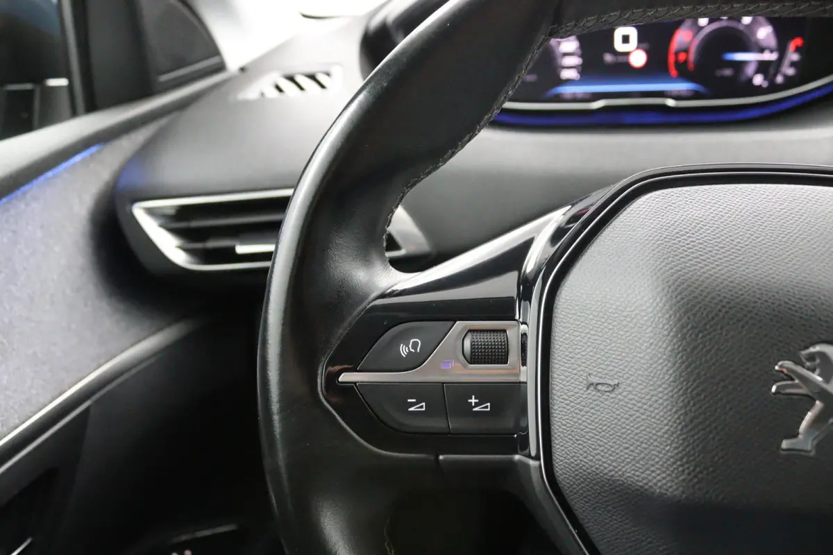 1.2 FACELIFT*CARPLAY*NAVI*CAMERA*HAAK*7-PERS*ECC*