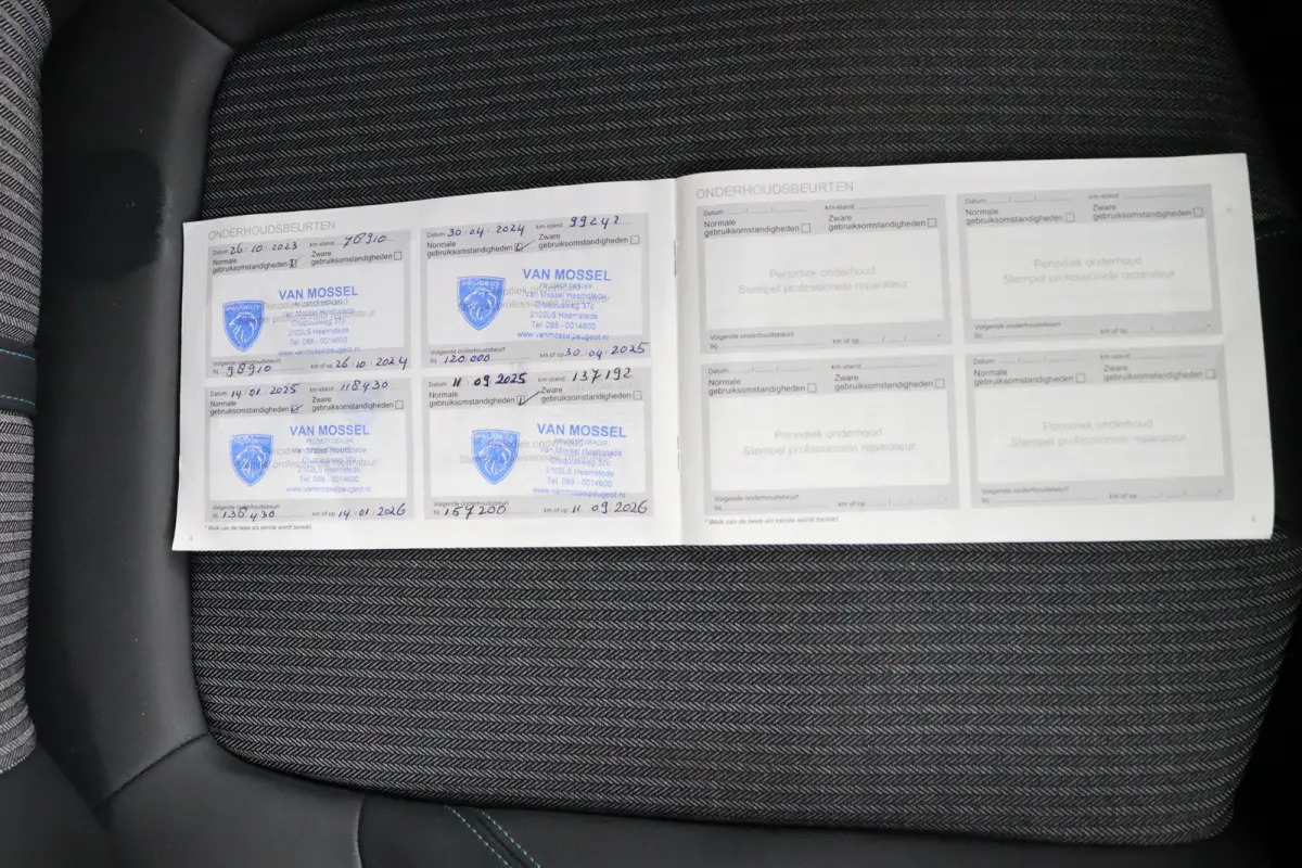 1.2 FACELIFT*CARPLAY*NAVI*CAMERA*HAAK*7-PERS*ECC*