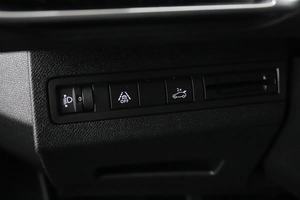1.2 FACELIFT*CARPLAY*NAVI*CAMERA*HAAK*7-PERS*ECC*