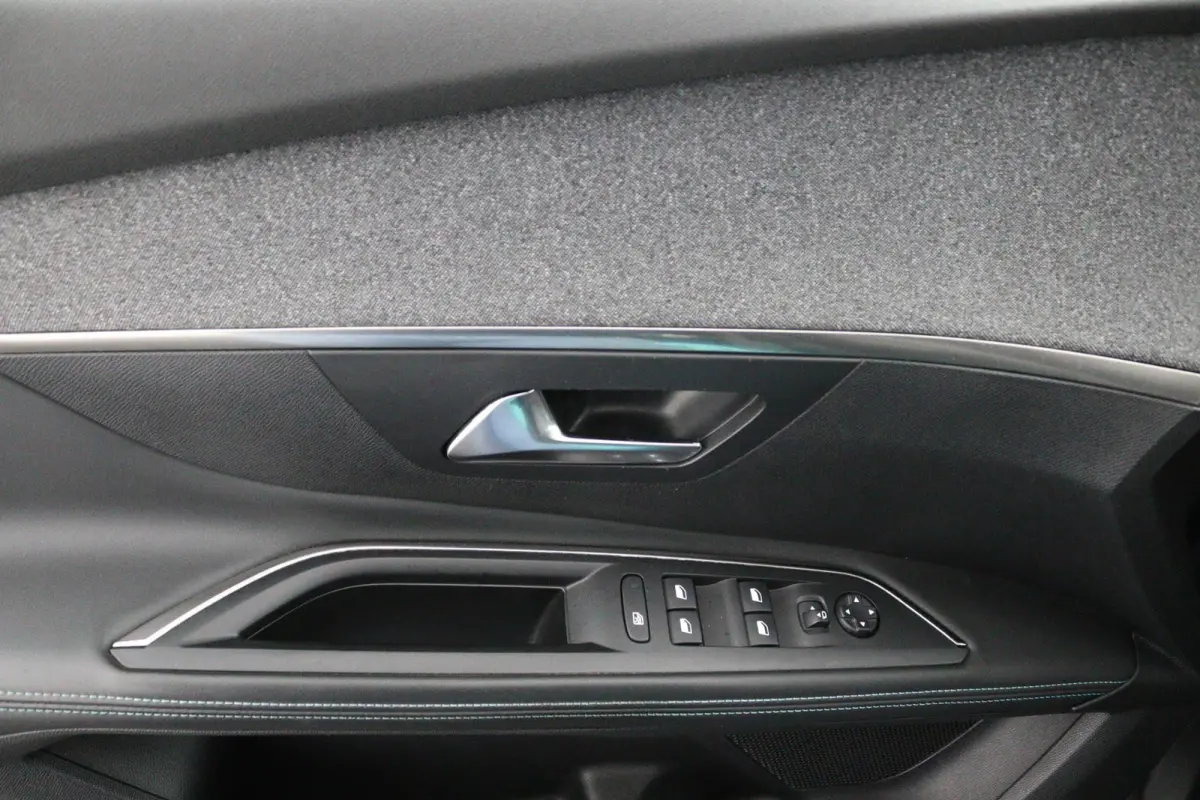 1.2 FACELIFT*CARPLAY*NAVI*CAMERA*HAAK*7-PERS*ECC*