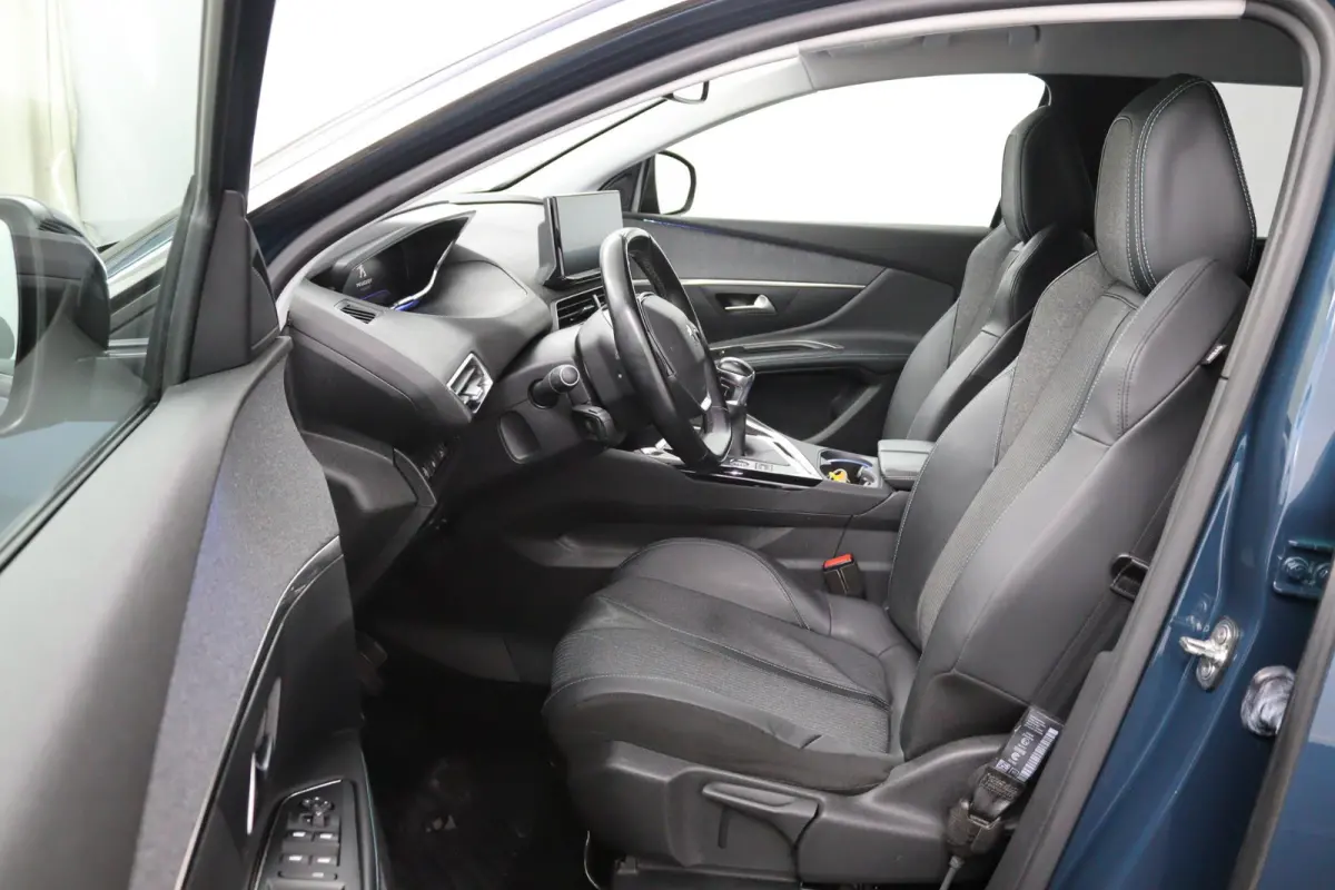 1.2 FACELIFT*CARPLAY*NAVI*CAMERA*HAAK*7-PERS*ECC*