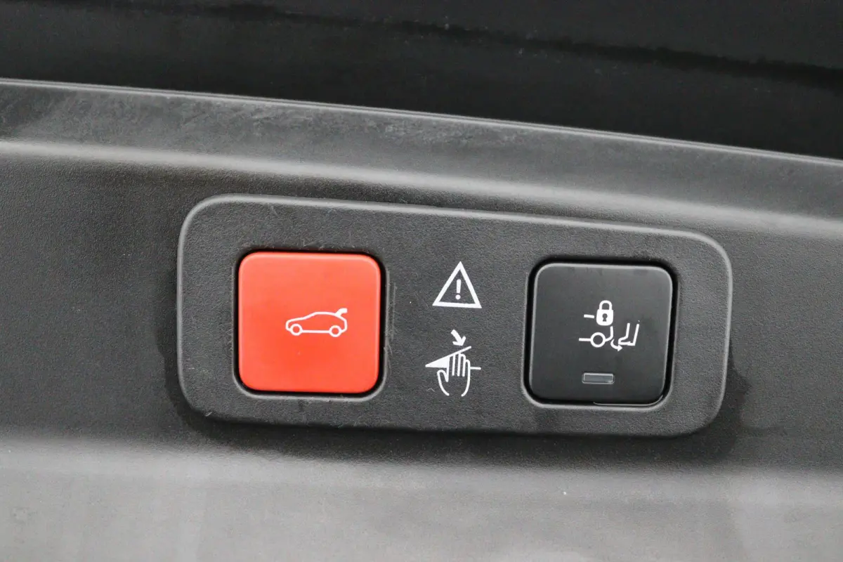 1.2 FACELIFT*CARPLAY*NAVI*CAMERA*HAAK*7-PERS*ECC*