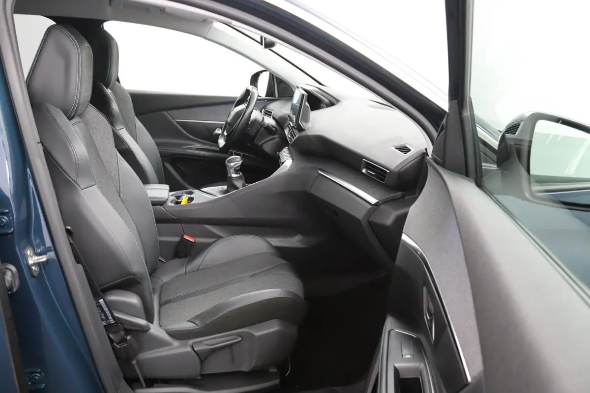 1.2 FACELIFT*CARPLAY*NAVI*CAMERA*HAAK*7-PERS*ECC*