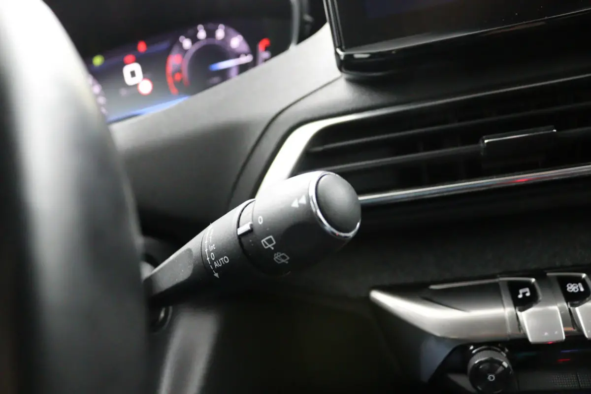 1.2 FACELIFT*CARPLAY*NAVI*CAMERA*HAAK*7-PERS*ECC*