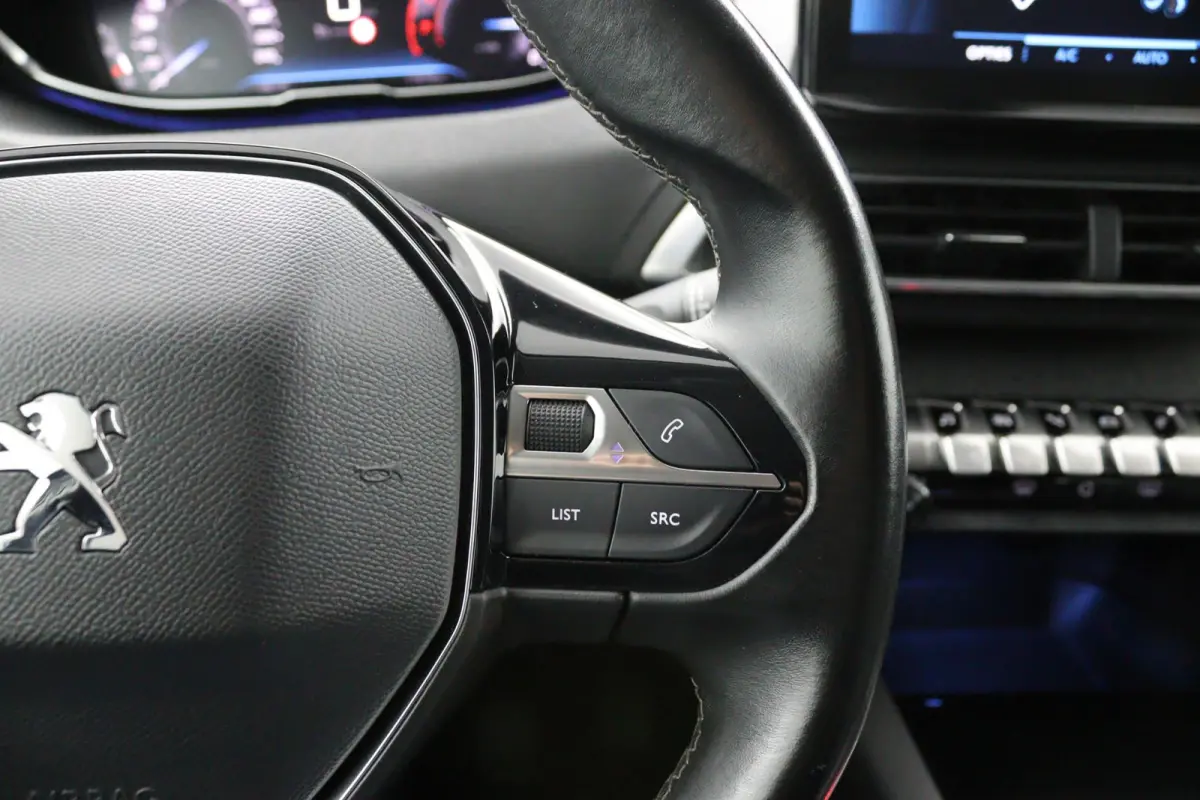 1.2 FACELIFT*CARPLAY*NAVI*CAMERA*HAAK*7-PERS*ECC*