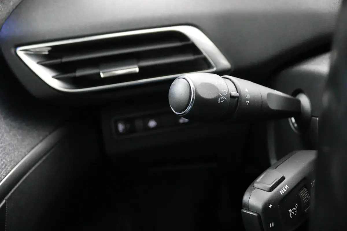 1.2 FACELIFT*CARPLAY*NAVI*CAMERA*HAAK*7-PERS*ECC*